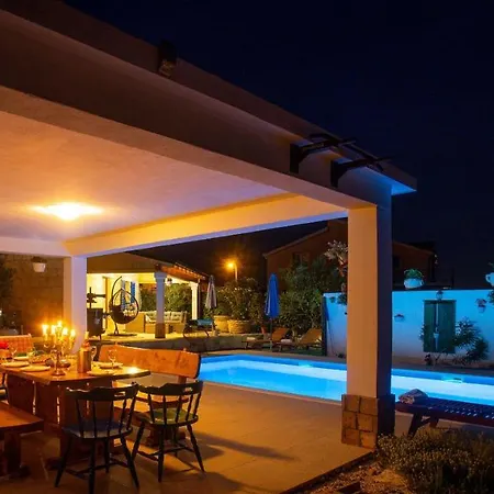 Marela With Heated Swimming Pool * تروغير