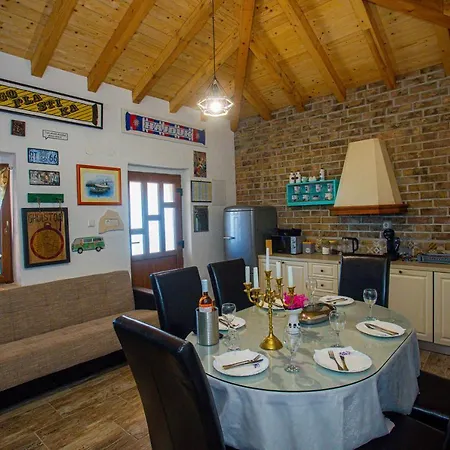 Marela With Heated Swimming Pool *