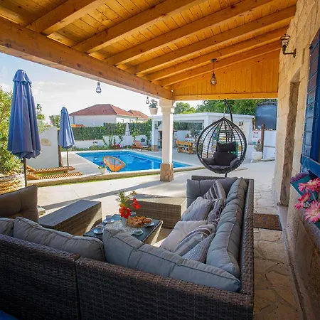 Marela With Heated Swimming Pool Willa