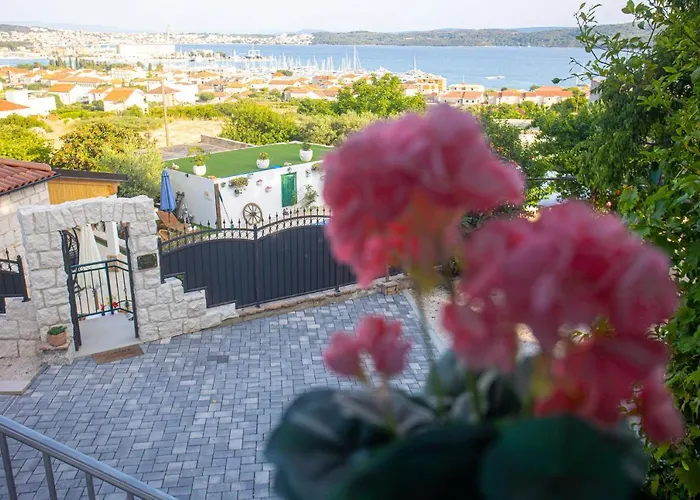 Marela With Heated Swimming Pool Villa *