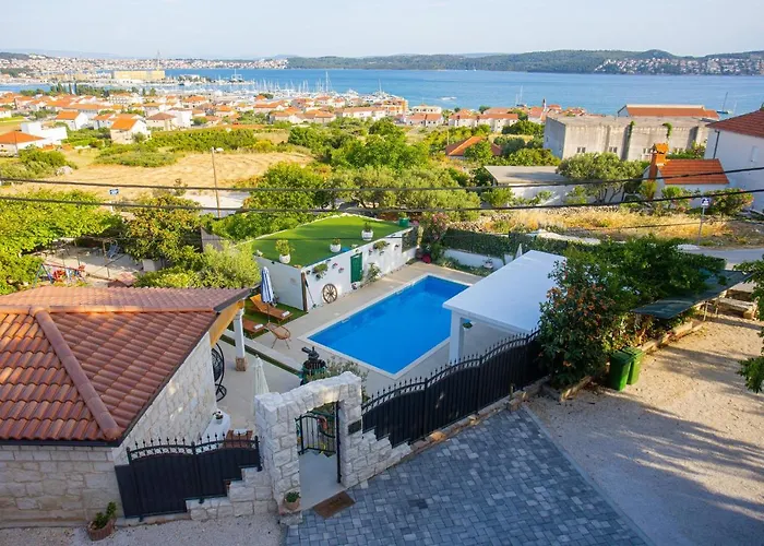 Marela With Heated Swimming Pool * Trogir