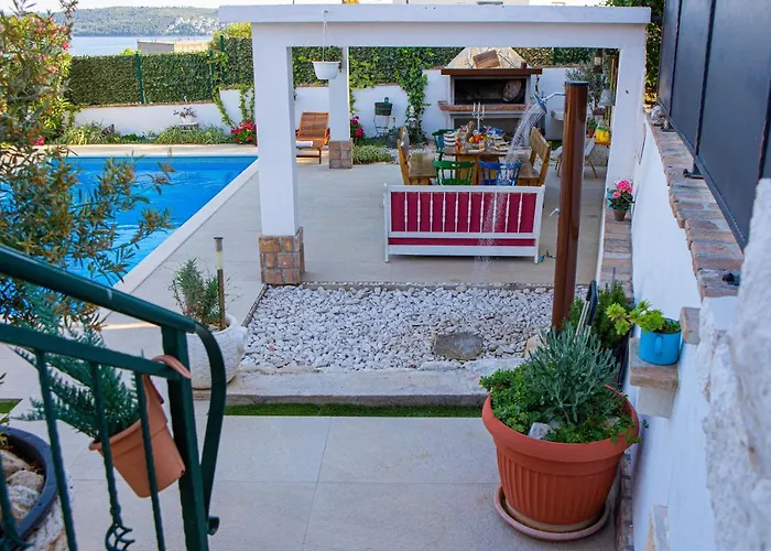 Marela With Heated Swimming Pool Villa