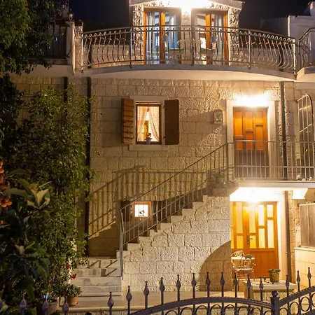 Marela With Heated Swimming Pool *