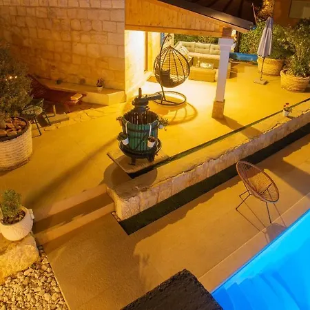 Marela With Heated Swimming Pool Вилла Трогир