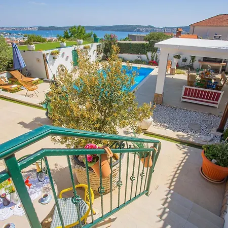 Willa Marela With Heated Swimming Pool Trogir