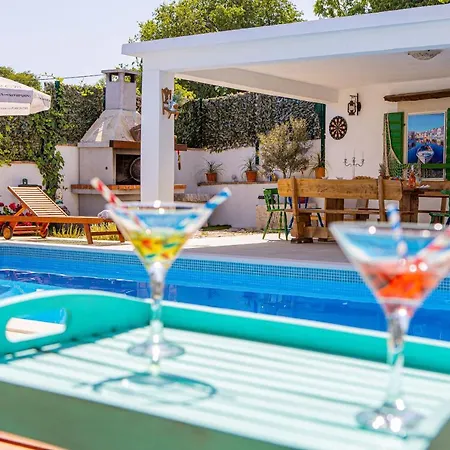 别墅 Marela With Heated Swimming Pool