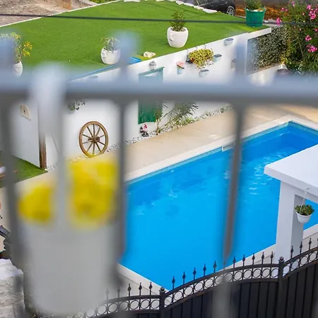 Villa Marela With Heated Swimming Pool