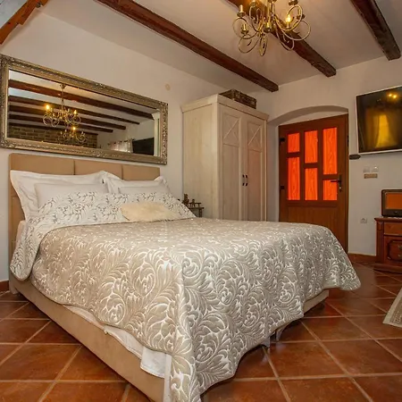 Marela With Heated Swimming Pool Вилла Трогир