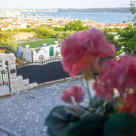 Marela With Heated Swimming Pool Villa *