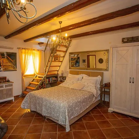 Marela With Heated Swimming Pool *