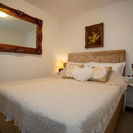 Вилла Marela With Heated Swimming Pool Трогир