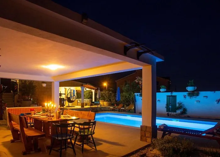 Marela With Heated Swimming Pool * Trogir