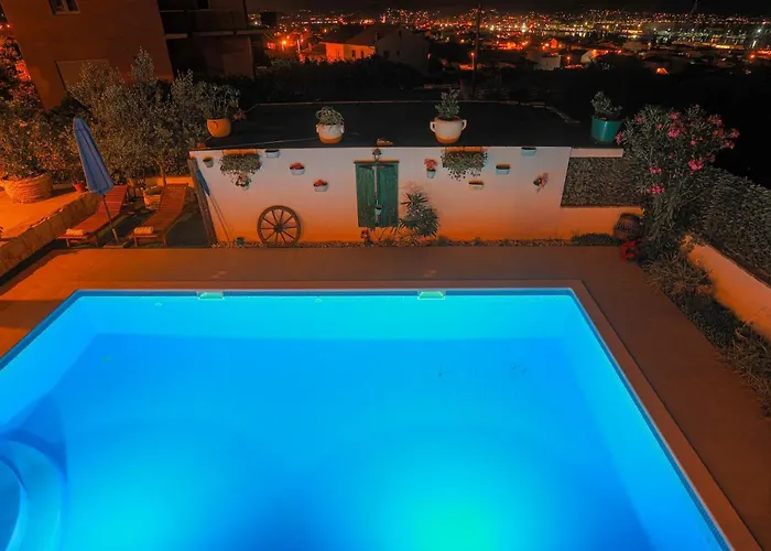 Marela With Heated Swimming Pool * Trogir