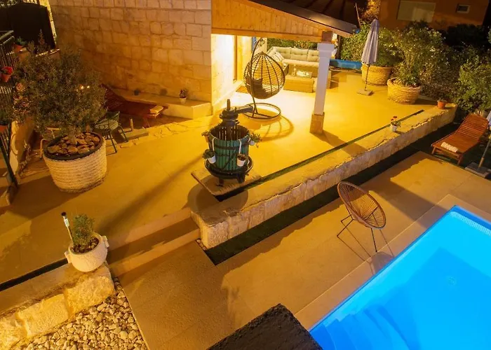 Marela With Heated Swimming Pool Vila Trogir