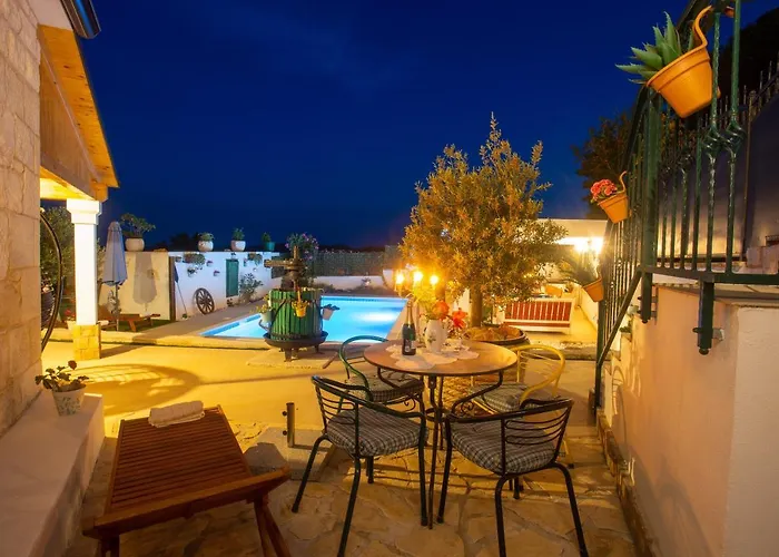 Marela With Heated Swimming Pool *