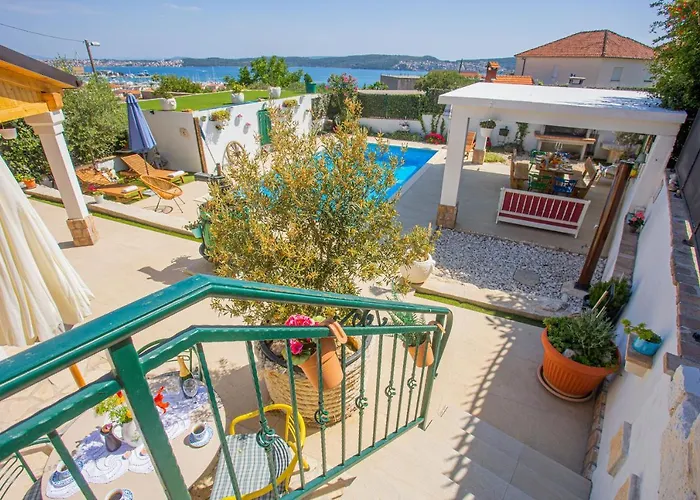 Willa Marela With Heated Swimming Pool Trogir
