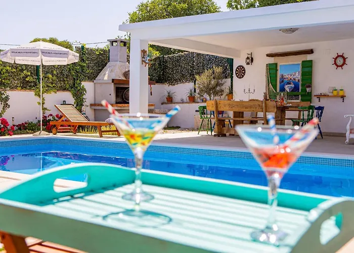 Villa Marela With Heated Swimming Pool