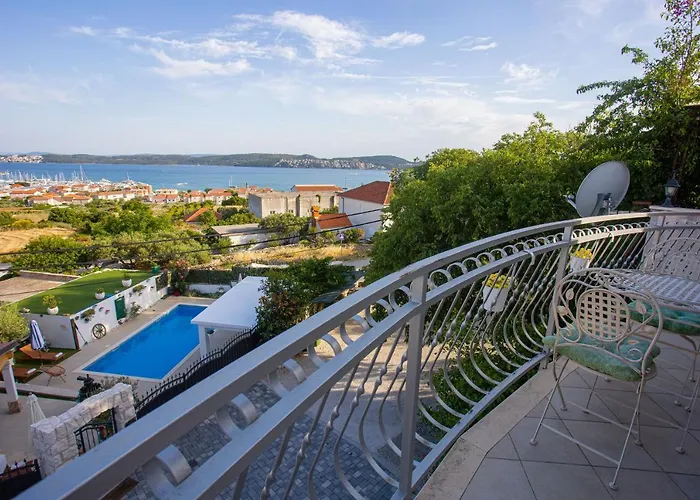 Marela With Heated Swimming Pool Villa *