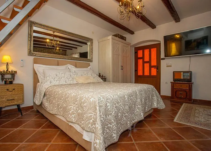 Marela With Heated Swimming Pool Vila Trogir
