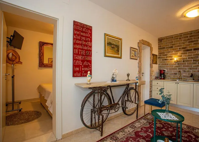 Marela With Heated Swimming Pool *