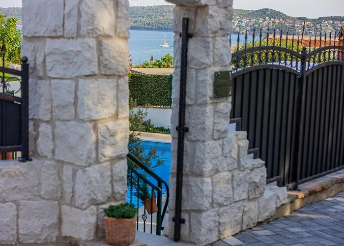 Vila Marela With Heated Swimming Pool Trogir