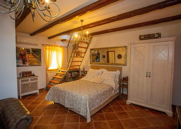 Marela With Heated Swimming Pool *