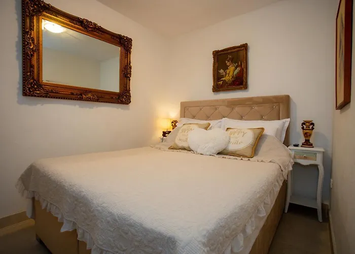 Villa Marela With Heated Swimming Pool Trogir