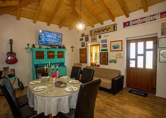 Marela With Heated Swimming Pool